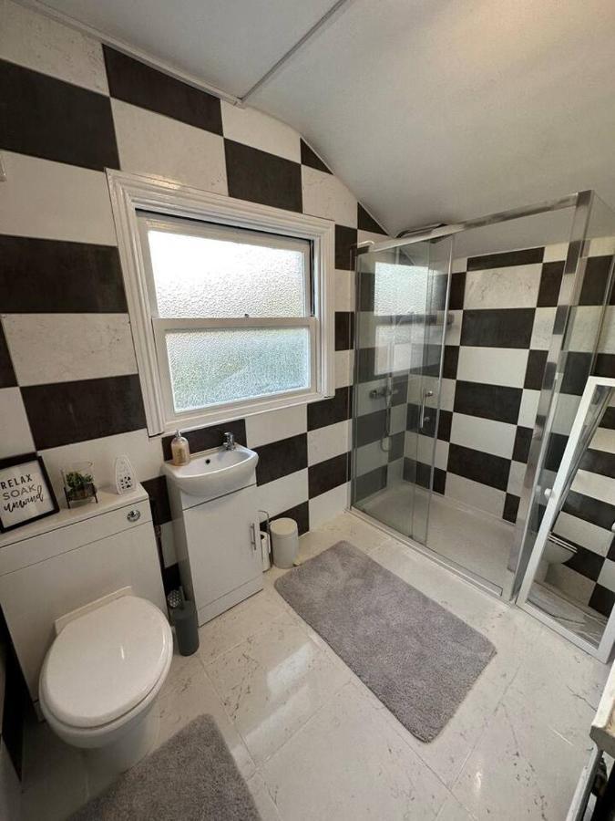 3 Bed Flat With Pool Table *