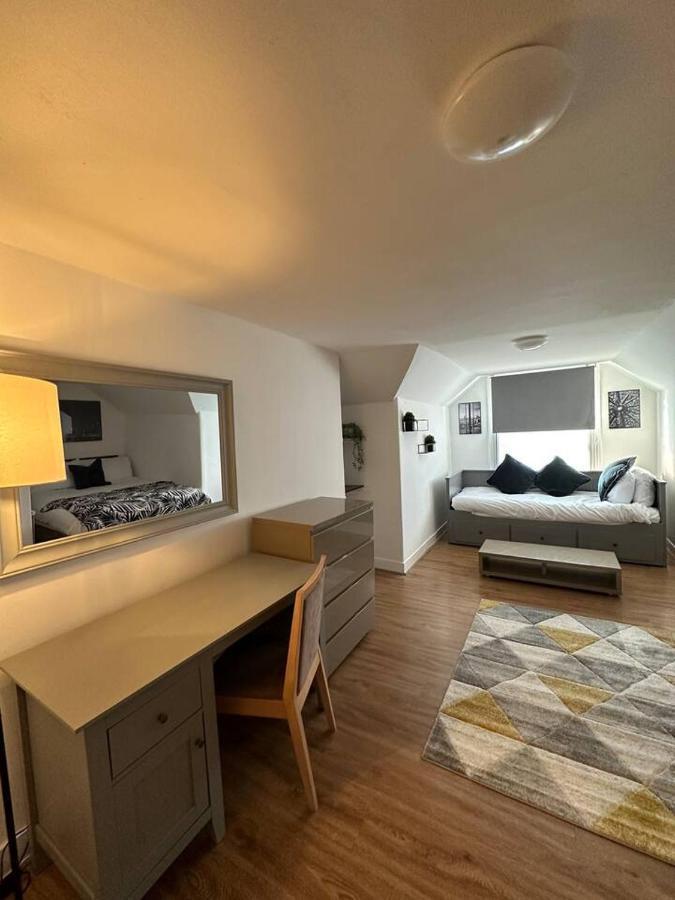 3 Bed Flat With Pool Table