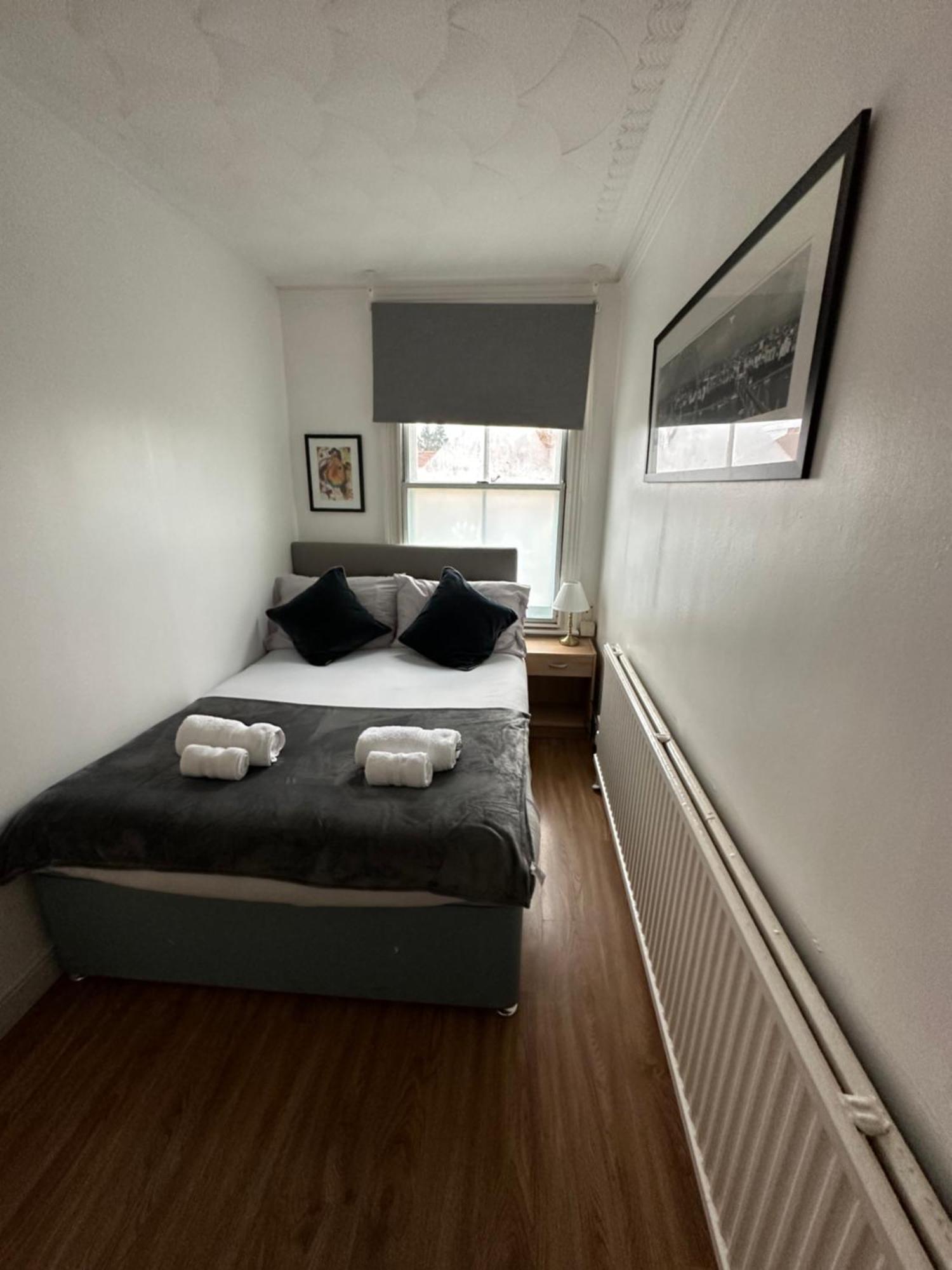 3 Bed Flat With Pool Table Apartemen